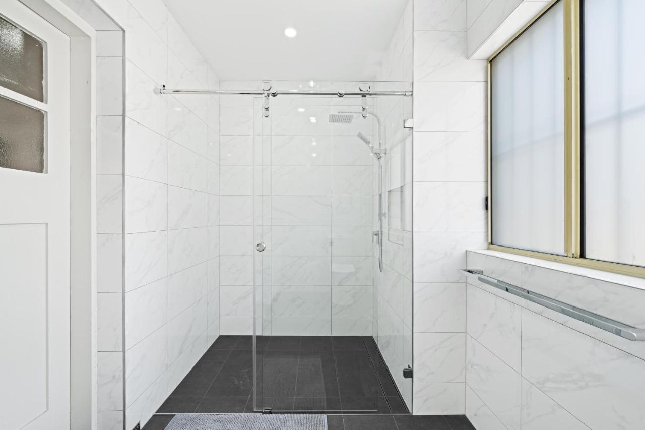 Burwood New 2 Bedroom 2 Bath Apt Free Parking ซิดนีย์ ภายนอก รูปภาพ